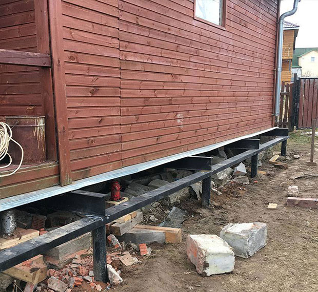 Ремонт старого фундамента винтовыми сваями в Белогорске (Крыму)