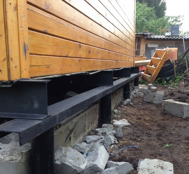 Замена старого фундамента на винтовые сваи в Белогорске (Крыму)